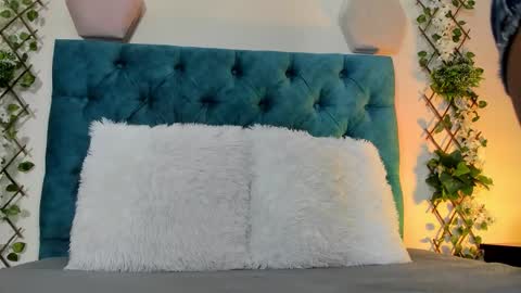 Snapshot of violett__rousee chatting on 10-26-25, 02:23 violett rousee online show from 10-26-25, 02:23