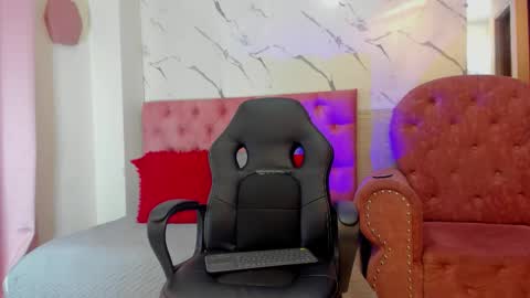 Snapshot of violett__rousee chatting on 12-05-25, 03:30 violett rousee online show from 12-05-25, 03:30