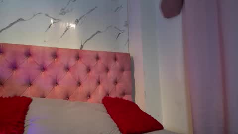 Snapshot of violett__rousee chatting on 12-17-25, 04:46 violett rousee online show from 12-17-25, 04:46