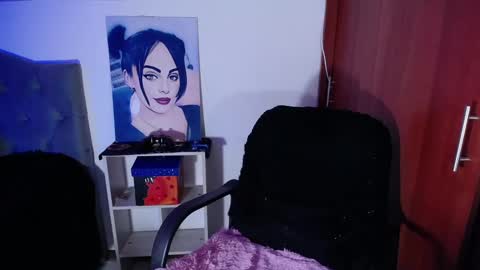 violett  Independent model online show from 01-25-25, 10:18