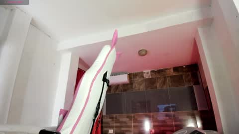 Snapshot of violett_lara chatting on 04-30-26, 10:14 violett online show from 04-30-26, 10:14