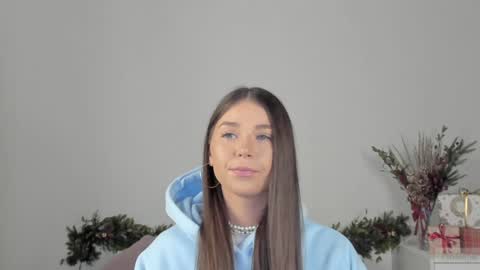Snapshot of violetta_finch chatting on 12-17-24, 08:23 violetta_finch online show from 12-17-24, 08:23
