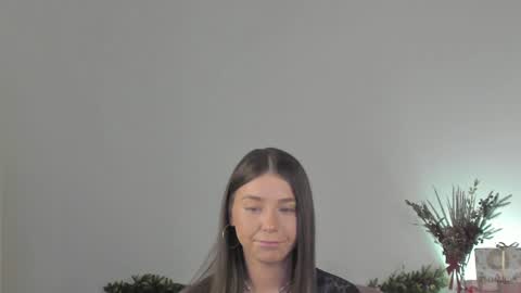 Snapshot of violetta_finch chatting on 12-19-24, 08:45 violetta_finch online show from 12-19-24, 08:45