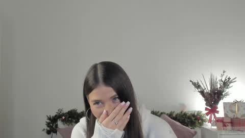 Snapshot of violetta_finch chatting on 12-22-24, 08:27 violetta_finch online show from 12-22-24, 08:27