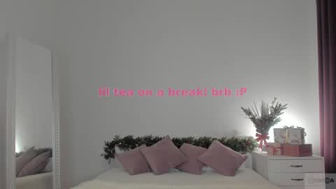 Snapshot of violetta_finch chatting on 12-22-24, 11:33 violetta_finch online show from 12-22-24, 11:33