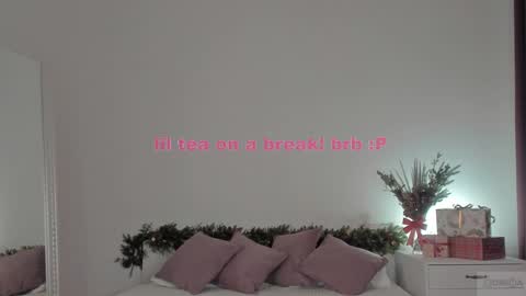 Snapshot of violetta_finch chatting on 01-06-25, 11:18 violetta_finch online show from 01-06-25, 11:18