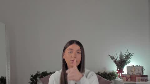 Snapshot of violetta_finch chatting on 01-11-25, 08:11 violetta_finch online show from 01-11-25, 08:11