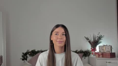 Snapshot of violetta_finch chatting on 01-16-25, 02:19 violetta_finch online show from 01-16-25, 02:19