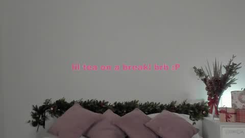 Snapshot of violetta_finch chatting on 01-23-25, 11:26 violetta_finch online show from 01-23-25, 11:26