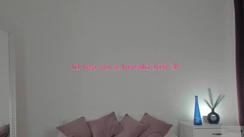Snapshot of violetta_finch chatting on 02-17-25, 04:26 violetta_finch online show from 02-17-25, 04:26