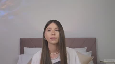 Snapshot of violetta_finch chatting on 03-05-25, 12:44 violetta_finch online show from 03-05-25, 12:44