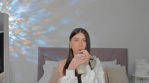 Snapshot of violetta_finch chatting on 03-11-25, 01:12 violetta_finch online show from 03-11-25, 01:12