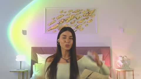 Snapshot of violetta_finch chatting on 10-17-25, 10:18 violetta_finch online show from 10-17-25, 10:18