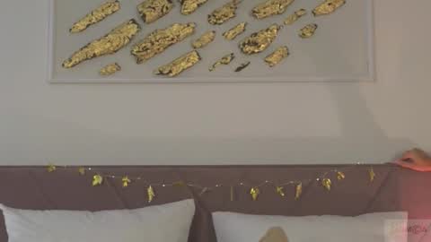 Snapshot of violetta_finch chatting on 10-23-25, 10:36 violetta_finch online show from 10-23-25, 10:36