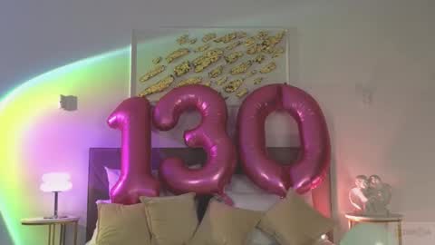 Snapshot of violetta_finch chatting on 10-25-25, 11:07 violetta_finch online show from 10-25-25, 11:07