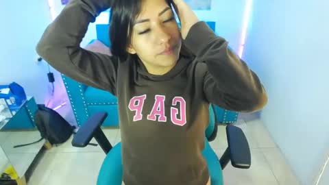 Snapshot of violetta_m_ chatting on 02-04-25, 12:11 Violeta online show from 02-04-25, 12:11