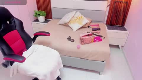 VIOLETTA online show from 05-16-26, 01:10