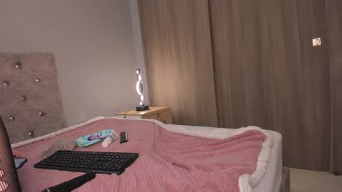 Snapshot of violetta_swift_ chatting on 12-29-24, 02:21 violetta independent model online show from 12-29-24, 02:21