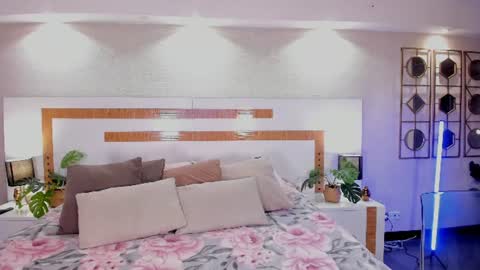Snapshot of violettaa_stone chatting on 06-27-26, 04:28 Violettaa online show from 06-27-26, 04:28