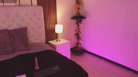 Snapshot of violettaalemida chatting on 01-09-26, 01:25 violettaalemida online show from 01-09-26, 01:25