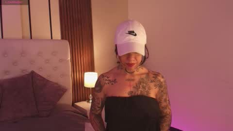 Snapshot of violettaalemida chatting on 01-13-26, 01:05 violettaalemida online show from 01-13-26, 01:05