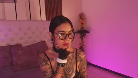 Snapshot of violettaalemida chatting on 01-14-26, 01:17 violettaalemida online show from 01-14-26, 01:17