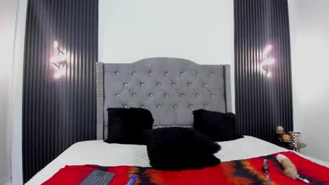 Snapshot of violettamidnight chatting on 12-18-25, 04:07 Violetta online show from 12-18-25, 04:07