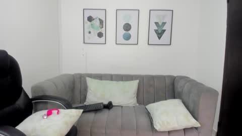 Snapshot of violettasweet_ chatting on 10-17-25, 02:19 Violetta online show from 10-17-25, 02:19
