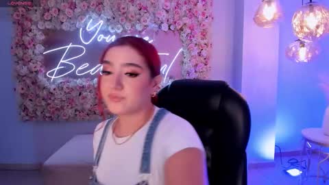 Snapshot of violettcastel chatting on 09-22-25, 06:21 Violett Castel online show from 09-22-25, 06:21