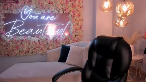 Snapshot of violettcastel chatting on 09-24-25, 06:55 Violett Castel online show from 09-24-25, 06:55