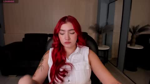 Snapshot of violettcastel chatting on 09-28-25, 04:23 Violett Castel online show from 09-28-25, 04:23