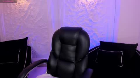 Snapshot of violettcastel chatting on 10-13-25, 06:52 Violett Castel online show from 10-13-25, 06:52