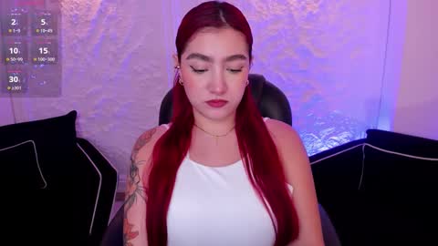 Snapshot of violettcastel chatting on 10-17-25, 07:27 Violett Castel online show from 10-17-25, 07:27