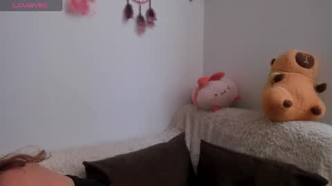 Violette  online show from 11-16-25, 04:45