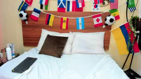 Snapshot of violetthorny chatting on 07-03-26, 12:11 online show from 07-03-26, 12:11