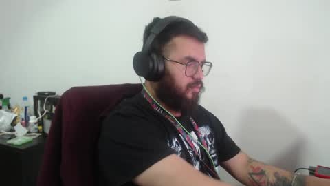 Snapshot of violettouse chatting on 05-05-26, 05:15 Jhon online show from 05-05-26, 05:15