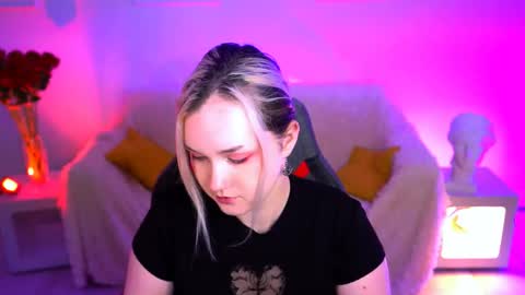Snapshot of violettwoods chatting on 06-02-26, 08:05 Violett online show from 06-02-26, 08:05