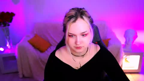 Snapshot of violettwoods chatting on 06-03-26, 08:06 Violett online show from 06-03-26, 08:06