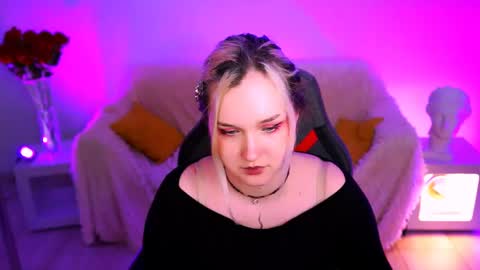 Snapshot of violettwoods chatting on 06-03-26, 02:44 Violett online show from 06-03-26, 02:44