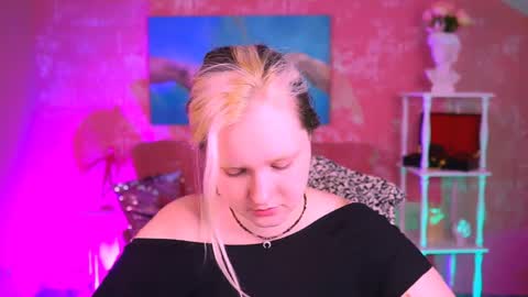 Snapshot of violettwoods chatting on 06-08-26, 06:14 Violett online show from 06-08-26, 06:14