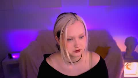 Snapshot of violettwoods chatting on 06-17-26, 06:27 Violett online show from 06-17-26, 06:27