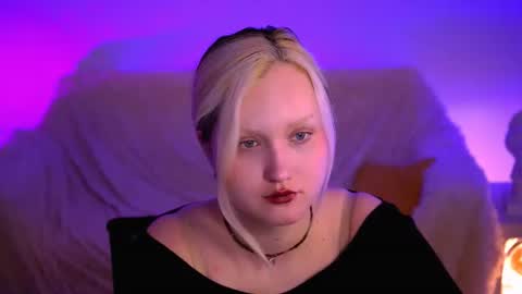 Snapshot of violettwoods chatting on 06-18-26, 09:25 Violett online show from 06-18-26, 09:25