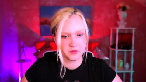 Snapshot of violettwoods chatting on 06-22-26, 08:11 Violett online show from 06-22-26, 08:11