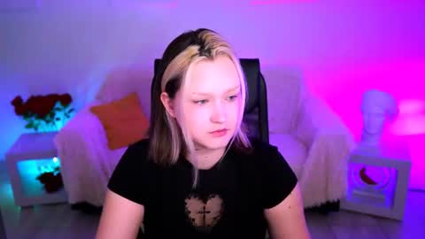 Snapshot of violettwoods chatting on 07-04-26, 08:09 Violett online show from 07-04-26, 08:09