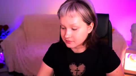 Snapshot of violettwoods chatting on 07-12-26, 06:48 Violett online show from 07-12-26, 06:48