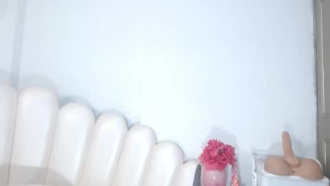 violetxia_ online show from 05-13-26, 06:33