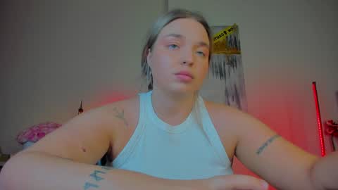 Snapshot of viollasinzz chatting on 01-08-25, 10:04 Violla online show from 01-08-25, 10:04