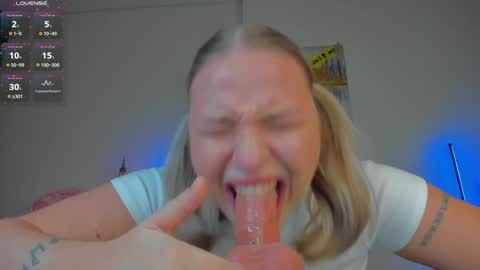 Snapshot of viollasinzz chatting on 01-11-25, 06:56 Violla online show from 01-11-25, 06:56