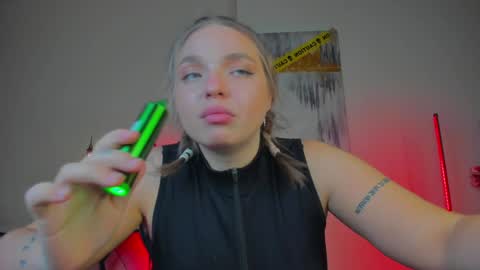 Snapshot of viollasinzz chatting on 01-22-25, 11:10 Violla online show from 01-22-25, 11:10