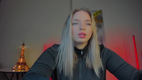 Snapshot of viollasinzz chatting on 02-02-25, 10:24 Violla online show from 02-02-25, 10:24